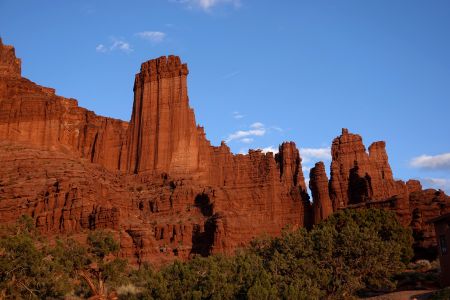 Fisher Towers při západu slunce